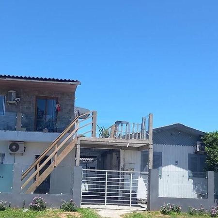 Kitnet S1 Em Torres-Rs - Na Mais Bela Praia Gaucha - Cozinha - Banheiro - Ar Condicionado - Tv E Wi-Fi - Estacionamento - Anfitria Superhost No Bnb 外观 照片